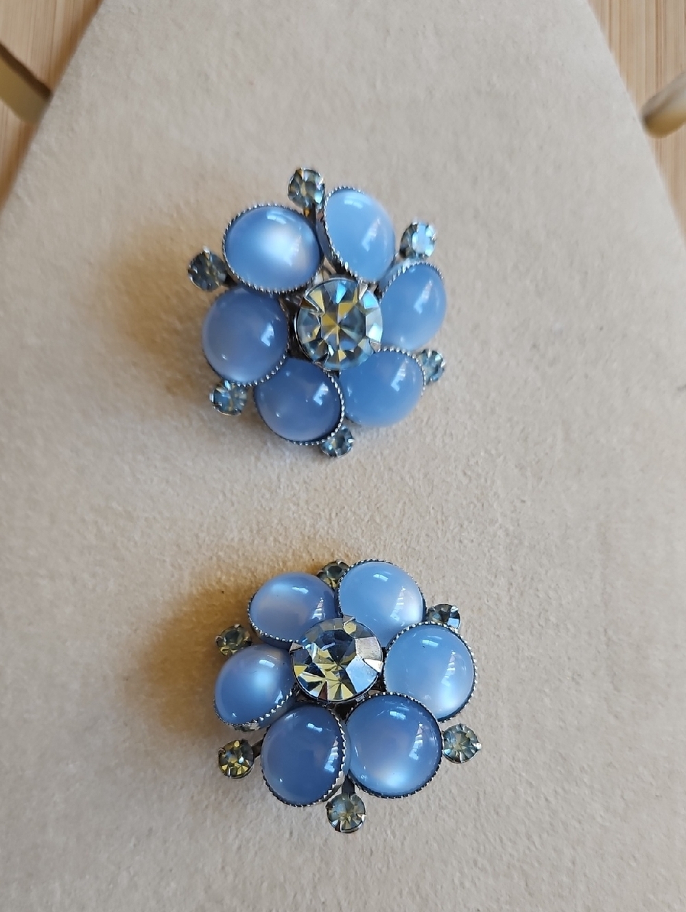 JUDY LEE light blue rhinestone and moonstone cluster Clip On Earrings - Picture 3 of 6